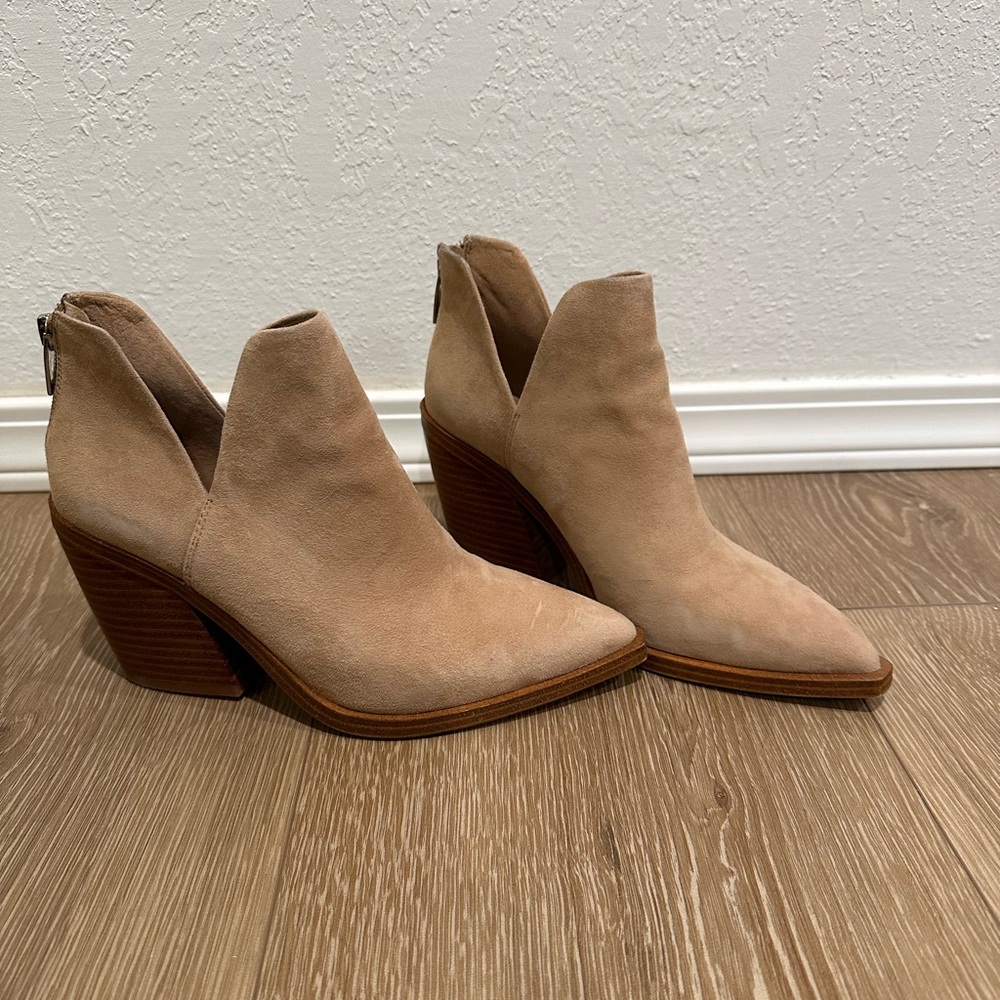Vince Camuto size 6.5